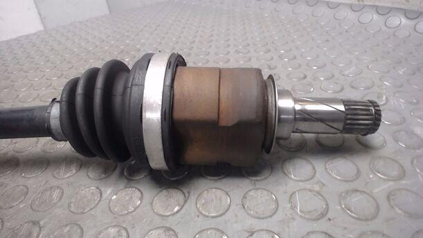 Foto: ANTRIEBSWELLE LINKS eines Opel Corsa 1.4 16V