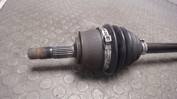 Foto: ANTRIEBSWELLE LINKS eines Opel Corsa 1.4 16V