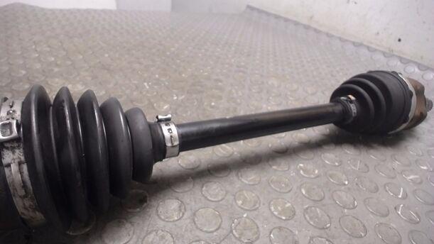Foto: ANTRIEBSWELLE LINKS eines Opel Corsa 1.4 16V