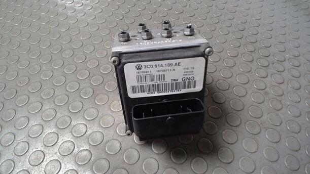 Foto: HAUPTBREMSAGGREGAT ABS eines VW Passat Variant 2.0 TDI DPF