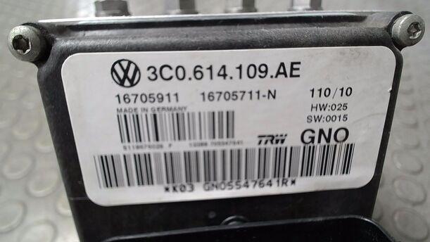 Foto: HAUPTBREMSAGGREGAT ABS eines VW Passat Variant 2.0 TDI DPF