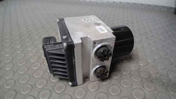 Foto: HAUPTBREMSAGGREGAT ABS eines VW Passat Variant 2.0 TDI DPF