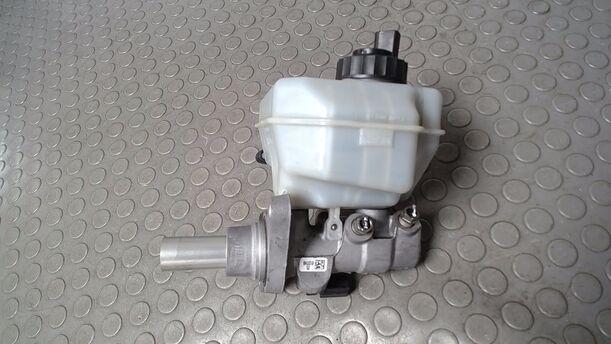 Foto: HAUPTBREMSZYLINDER eines VW Passat Variant 2.0 TDI DPF