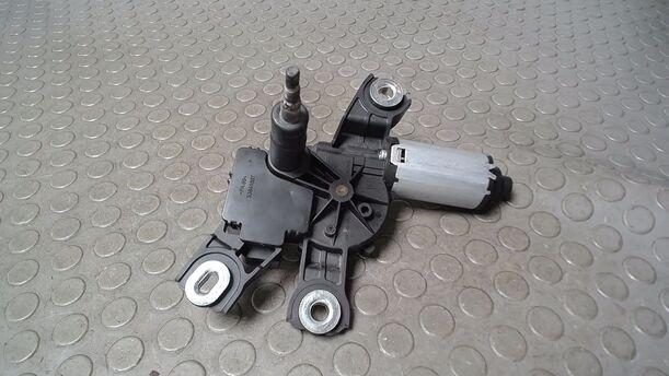 Foto: SCHEIBENWISCHERMOTOR HINTEN eines VW Passat Variant 2.0 TDI DPF