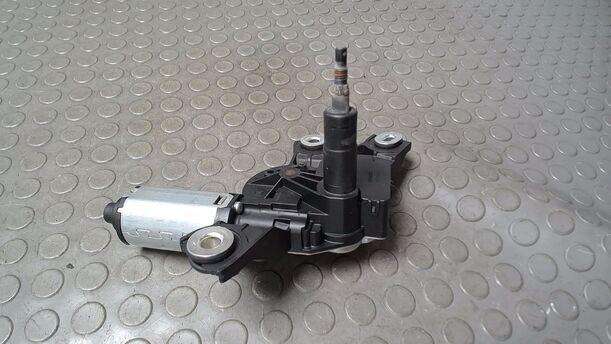 Foto: SCHEIBENWISCHERMOTOR HINTEN eines VW Passat Variant 2.0 TDI DPF