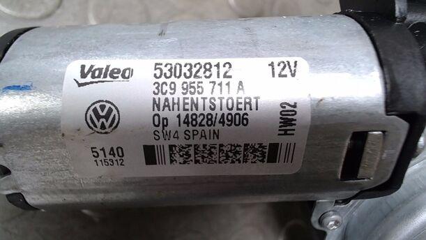 Foto: SCHEIBENWISCHERMOTOR HINTEN eines VW Passat Variant 2.0 TDI DPF