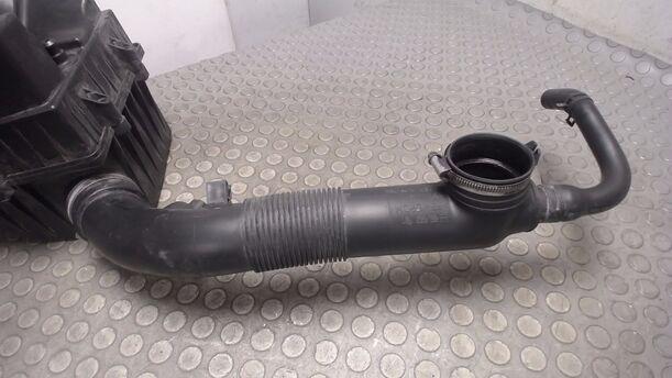 Foto: LUFTFILTERKASTEN eines Opel Corsa 1.4 16V