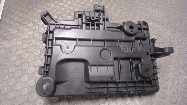 Foto: BATTERIEKASTEN eines Opel Corsa 1.4 16V