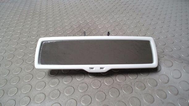 Foto: INNENSPIEGEL AUTOMATISCH ABBLENDBAR eines VW Passat Variant 2.0 TDI DPF