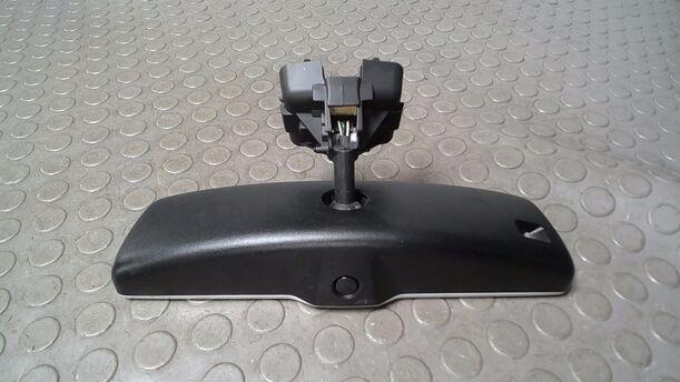 Foto: INNENSPIEGEL AUTOMATISCH ABBLENDBAR eines VW Passat Variant 2.0 TDI DPF