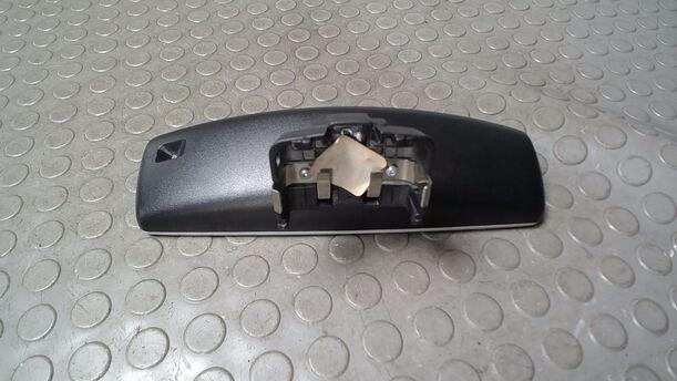 Foto: INNENSPIEGEL AUTOMATISCH ABBLENDBAR eines VW Passat Variant 2.0 TDI DPF