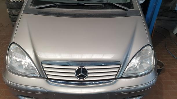 Foto: MOTORHAUBE eines Mercedes-Benz A 160 L