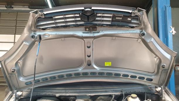 Foto: MOTORHAUBE eines Mercedes-Benz A 160 L