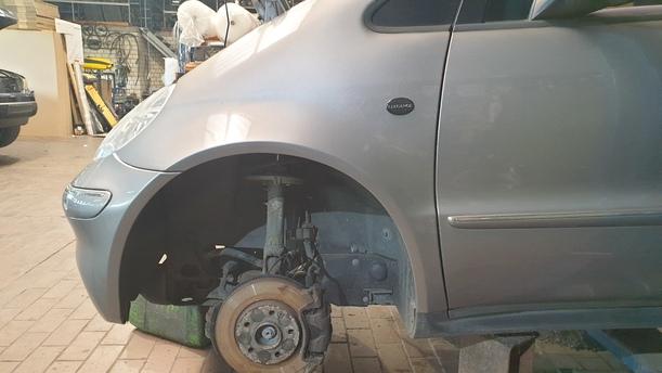 Foto: KOTFLÜGEL LINKS eines Mercedes-Benz A 160 L