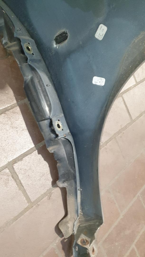 Foto: KOTFLÜGEL LINKS eines Mercedes-Benz A 160 L