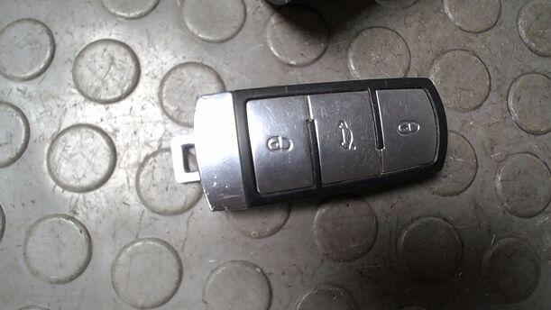 Foto: ZÜNDSCHLOSS/ SCHLIESSZYLINDER eines VW Passat Variant 2.0 TDI DPF