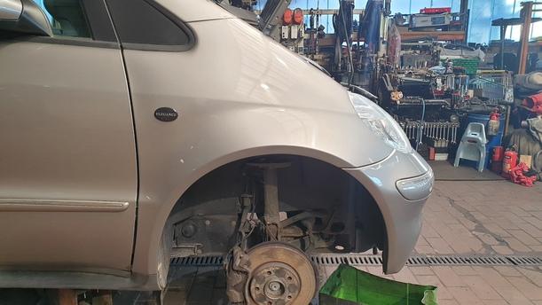 Foto: KOTFLÜGEL RECHTS eines Mercedes-Benz A 160 L