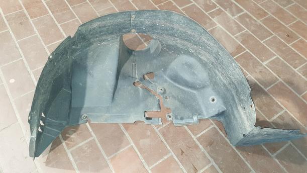 Foto: RADHAUSSCHALE / INNENKOTFLÜGEL VORNE LINKS eines Mercedes-Benz A 160 L