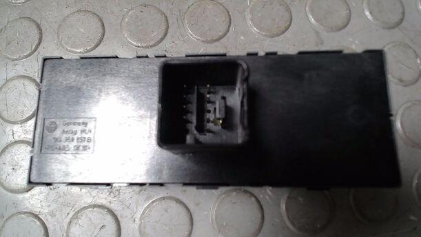 Foto: FENSTERHEBERSCHALTER eines VW Passat Variant 2.0 TDI DPF