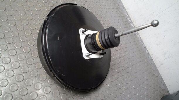 Foto: BREMSKRAFTVERSTÄRKER eines VW Passat Variant 2.0 TDI DPF