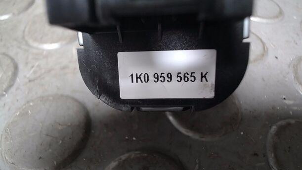 Foto: SCHALTER AUSSENSPIEGELVERSTELLUNG eines VW Passat Variant 2.0 TDI DPF GL