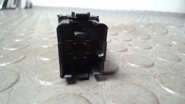 Foto: WARNBLINKSCHALTER/ SCHALTER WARNBLINKANLAGE eines VW Passat Variant 2.0 TDI DPF GL