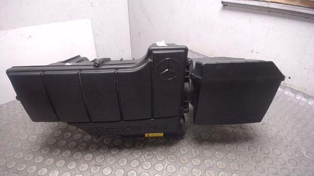 Foto: LUFTFILTERKASTEN eines Mercedes-Benz A 160 L GL