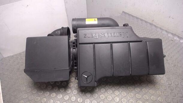 Foto: LUFTFILTERKASTEN eines Mercedes-Benz A 160 L GL