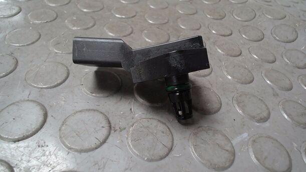 Foto: LADEDRUCKSENSOR eines VW Passat Variant 2.0 TDI DPF GL