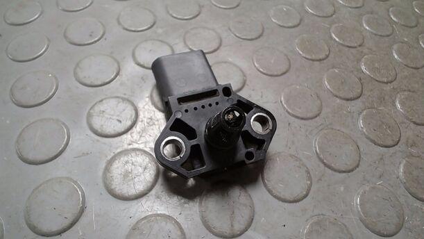 Foto: LADEDRUCKSENSOR eines VW Passat Variant 2.0 TDI DPF GL