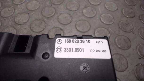 Foto: SCHALTEREINHEIT MITTELKONSOLE eines Mercedes-Benz A 160 L GL