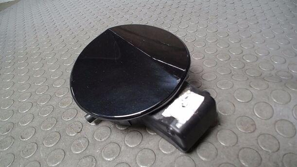 Foto: TANKKLAPPE/ TANKDECKEL eines VW Passat Variant 2.0 TDI DPF GL