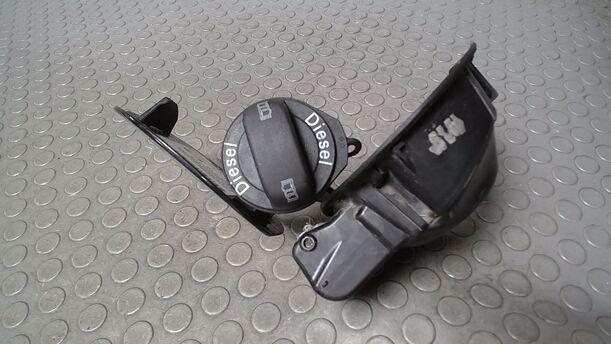 Foto: TANKKLAPPE/ TANKDECKEL eines VW Passat Variant 2.0 TDI DPF GL