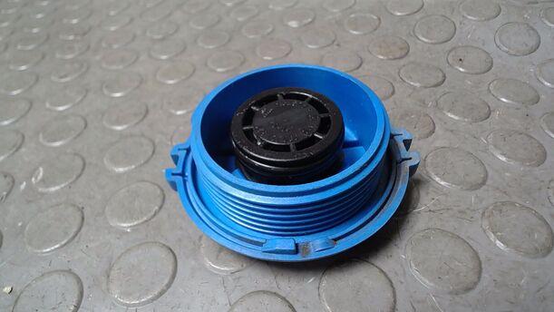 Foto: DECKEL AUSGLEICHSBEHÄLTER eines VW Passat Variant 2.0 TDI DPF GL