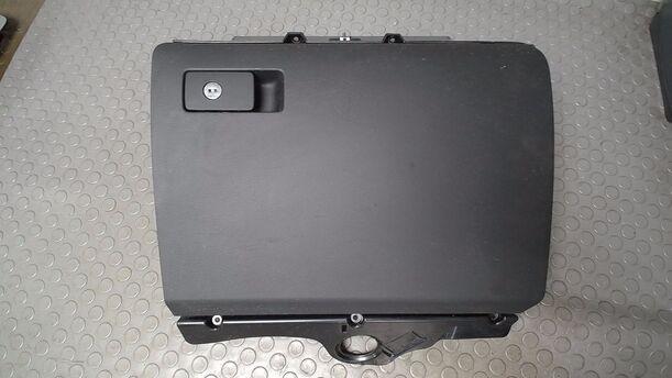 Foto: HANDSCHUHFACH eines VW Passat Variant 2.0 TDI DPF GL