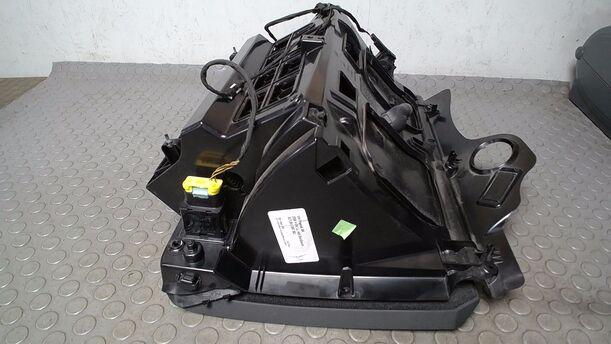 Foto: HANDSCHUHFACH eines VW Passat Variant 2.0 TDI DPF GL