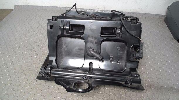 Foto: HANDSCHUHFACH eines VW Passat Variant 2.0 TDI DPF GL