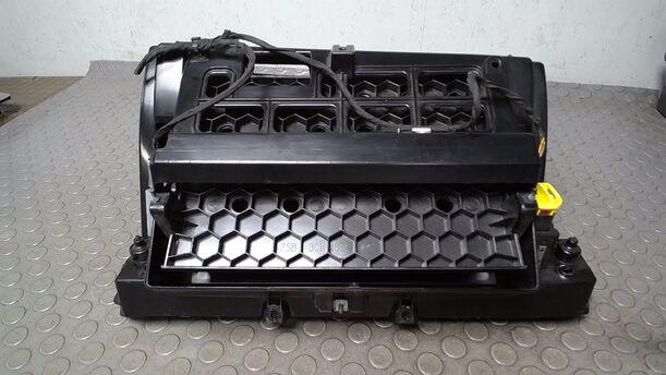 Foto: HANDSCHUHFACH eines VW Passat Variant 2.0 TDI DPF GL