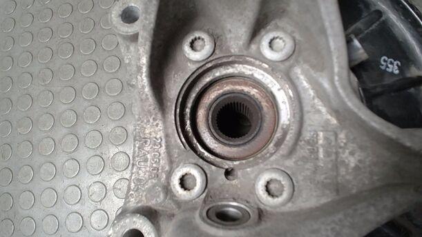 Foto: ACHSSCHENKEL VORN RECHTS eines VW Passat Variant 2.0 TDI DPF GL