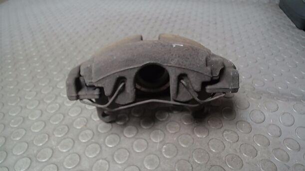 Foto: BREMSSATTEL VORN LINKS ( ATE ) eines VW Passat Variant 2.0 TDI DPF GL
