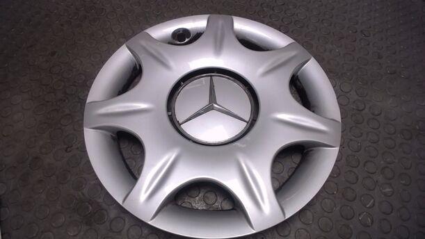 Foto: EINZELRADKAPPE  ( 15 ZOLL ) eines Mercedes-Benz E 200 T Kompressor GL