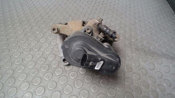 Foto: BREMSSATTEL HINTEN RECHTS eines VW Passat Variant 2.0 TDI DPF GL