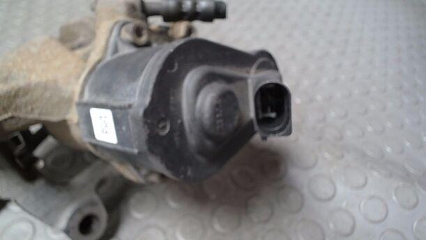 Foto: BREMSSATTEL HINTEN RECHTS eines VW Passat Variant 2.0 TDI DPF GL