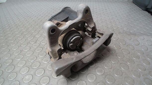 Foto: BREMSSATTEL HINTEN RECHTS eines VW Passat Variant 2.0 TDI DPF GL