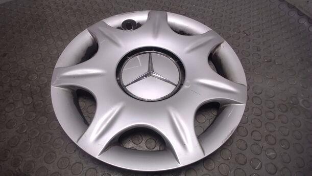 Foto: EINZELRADKAPPE ( 15 ZOLL ) eines Mercedes-Benz E 200 T Kompressor GL