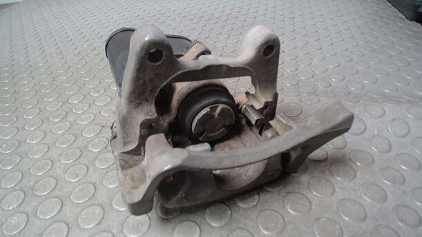 Foto: BREMSSATTEL HINTEN LINKS eines VW Passat Variant 2.0 TDI DPF GL