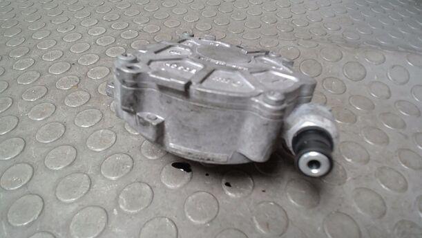 Foto: VAKUUMPUMPE ( BOSCH ) eines VW Passat Variant 2.0 TDI DPF GL