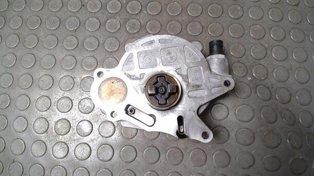 Foto: VAKUUMPUMPE ( BOSCH ) eines VW Passat Variant 2.0 TDI DPF GL
