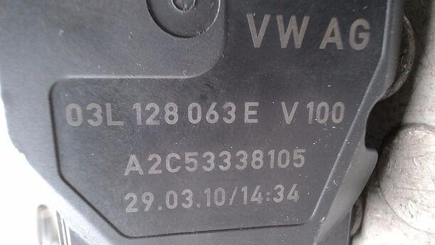 Foto: DROSSELKLAPPENSTUTZEN/ DROSSELKLAPPE eines VW Passat Variant 2.0 TDI DPF GL