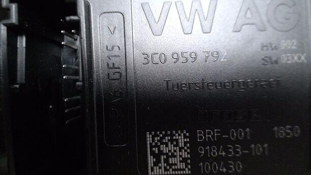 Foto: FENSTERHEBER ELEKTRISCH VORN RECHTS eines VW Passat Variant 2.0 TDI DPF GL
